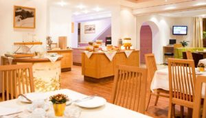 Frühstück in der Pension Norika in Zentrum Saalbach